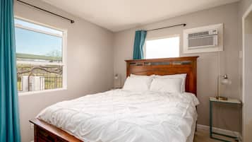 1 habitación, tabla de planchar con plancha y cuna de viaje