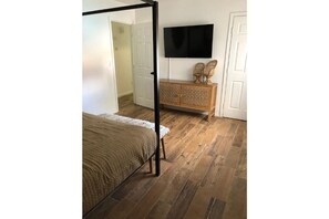 3 habitaciones, escritorio, wifi gratis y ropa de cama
