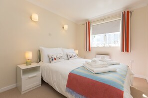 3 bedrooms, individually decorated, individually furnished, free WiFi - Atlantic Blue (St Ives)