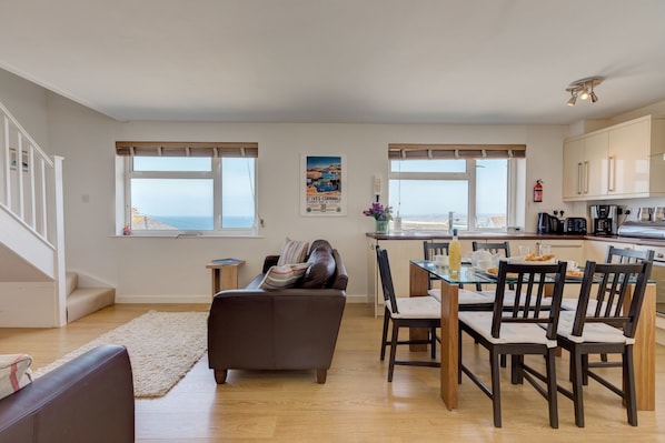 وحدة تحكم لألعاب الفيديو، مشغل دي في دي