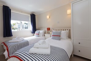 3 habitaciones, decoración personalizada y muebles diferentes 