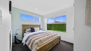 2 quartos, ferros/tábuas de passar roupa, Wi-Fi, roupa de cama