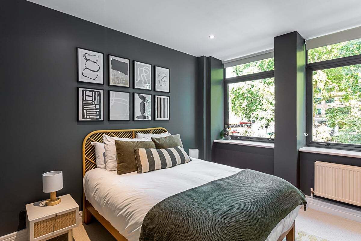 2 habitaciones, escritorio, tabla de planchar con plancha y internet 