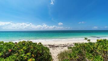 Beach nearby, sun loungers, beach towels