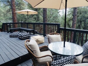 Outdoor dining - Cozy Rustic Cabin in the Arizona National Forest (Pet-Friendly!) (Prescott)