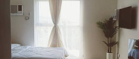 1 habitación, tabla de planchar con plancha, wifi gratis y ropa de cama