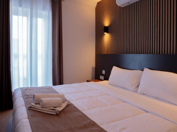 Basic Studio Suite, 1 Queen Bed, Non Smoking, Private Bathroom | In-room safe, soundproofing, iron/ironing board, free WiFi - Tritoni Marina Apartments and Suites (Gzira)