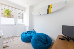 TV, DVD player - Hebaska (St Ives)