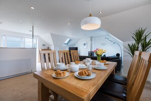 Fridge, dishwasher, electric kettle, toaster - Hebaska (St Ives)