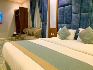 Suite – junior | Sengetøy av topp kvalitet, senger med overmadrass og blendingsgardiner