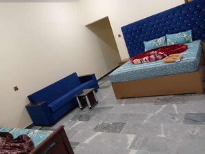 Deluxe Double Room | Free WiFi - Happy Stay Hotel And Restaurant (Balakot)
