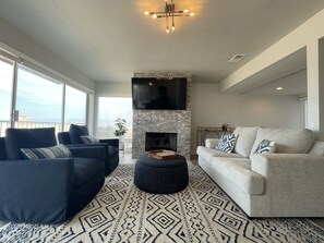 Smart TV - Beachfront Haven! On the sand, just minutes from LAX. (Los Angeles)