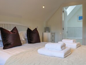 Cottage | 2 bedrooms, individually decorated, individually furnished, free WiFi
