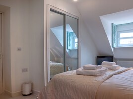 2 habitaciones, decoración personalizada y muebles diferentes 