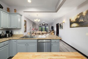 Fridge, microwave, oven, stovetop - Spectacular 3 Bedroom Lakefront Condo (Branson)