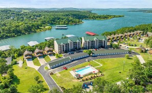 Exterior - Spectacular 3 Bedroom Lakefront Condo (Branson)