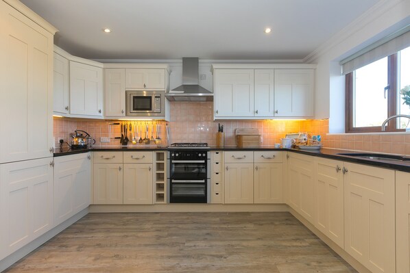 Cottage | Interior