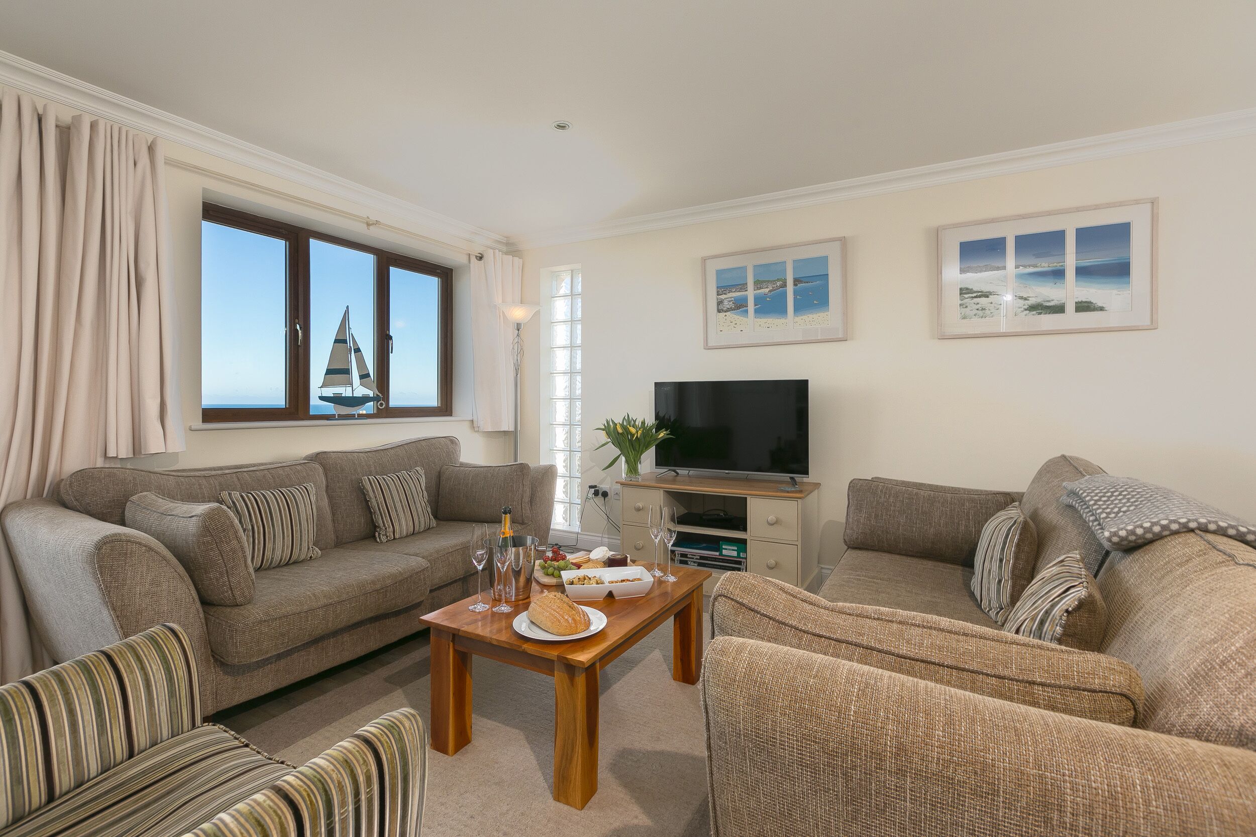 Cottage | Living area