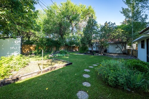 Spacious cozy home, walking distance to Downtown