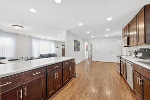 Fridge, microwave, oven, stovetop - This beautiful Nashville home is tucked away 9 min from the Grand Ole Opry and 4 miles to Broadway ! Its an open concept 2500- sq feet 3 bedroom 2 baths perfect for famlies or couples. (Nashville)