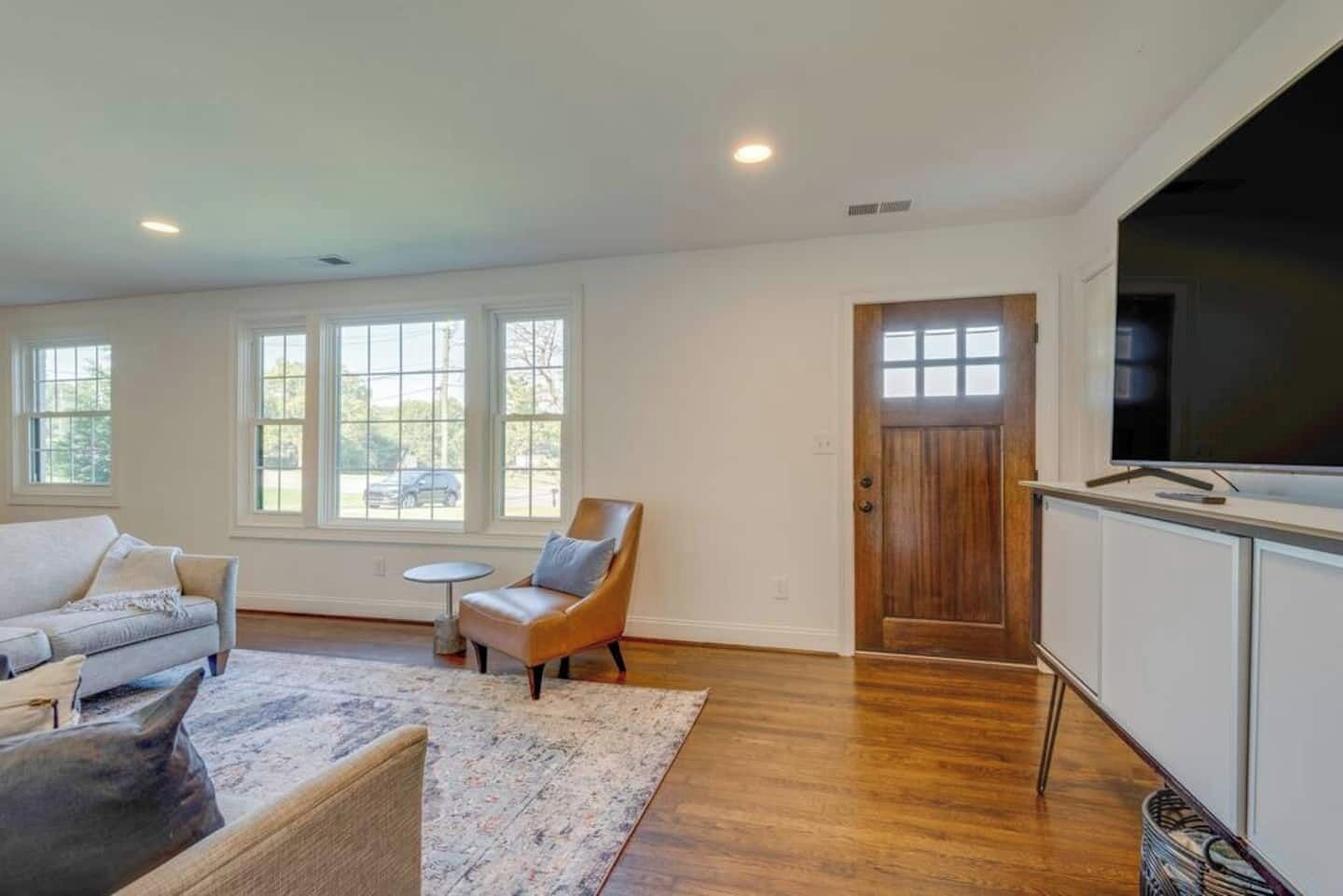 Een smart-tv en een kantoor