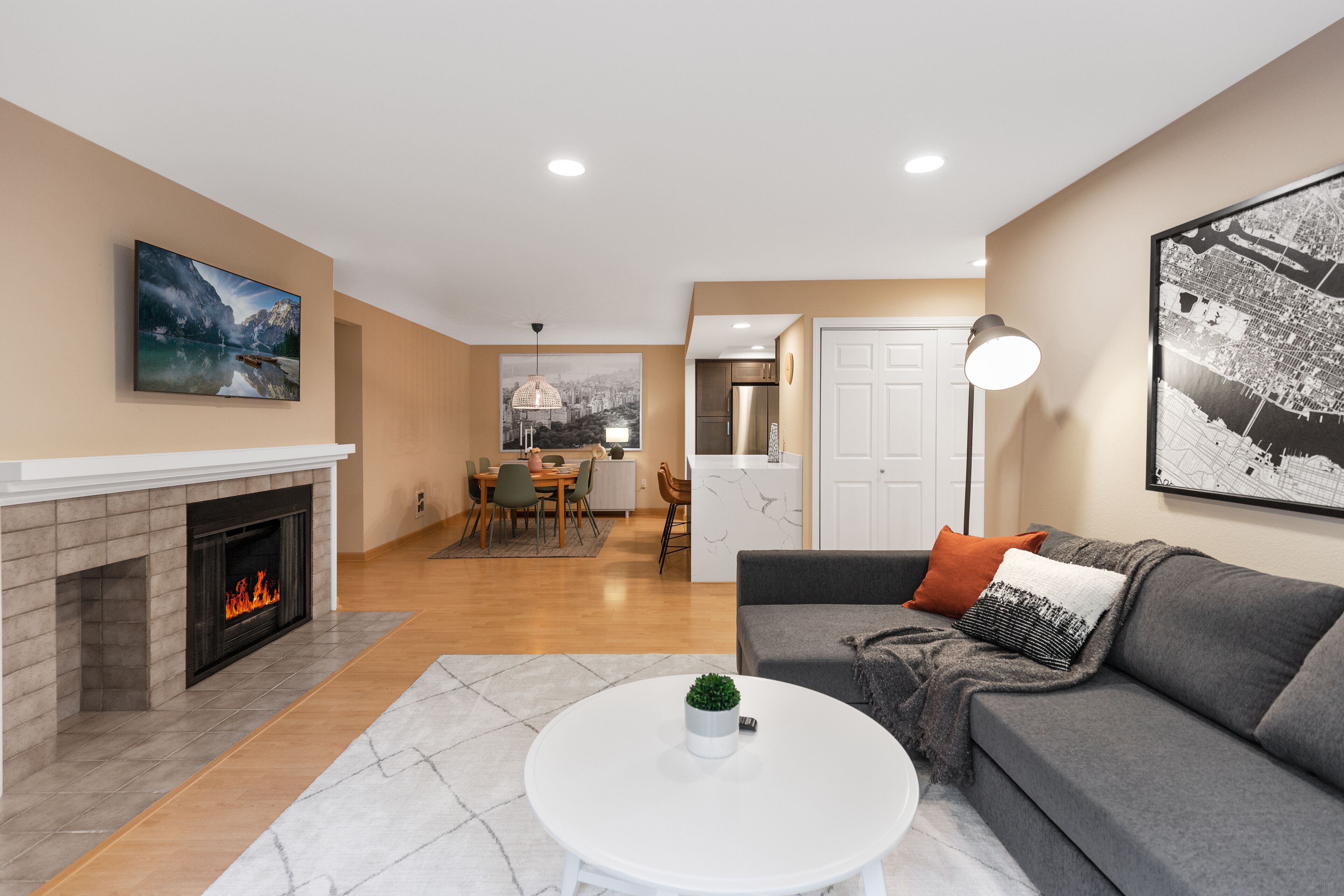 Cozy Downtown 2bd Bellevue Condo, Free Parking - Seattle