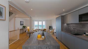 Fridge, dishwasher, electric kettle, toaster