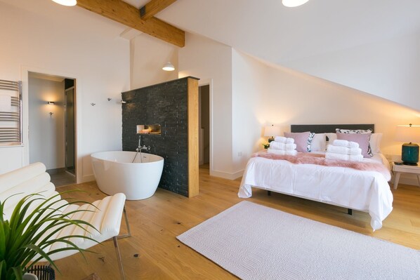 3 bedrooms, individually decorated, individually furnished, free WiFi