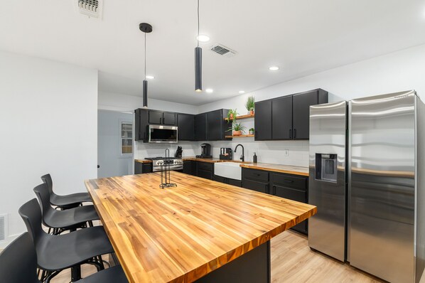 Dining tables, kitchen islands