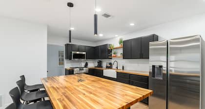 Listen Linda, 5 Bedroom Home Near Bishop Arts