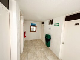 Televisión 24 pulgadas con canales de televisión por cable