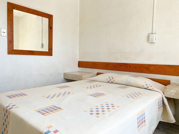 Chambre de base | Bureau, accès au Wi-Fi (inclus), literie fournie