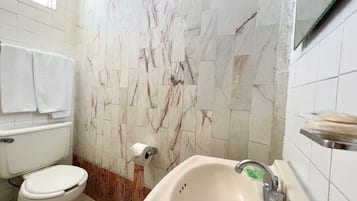 Amenidades de baño gratuitas y toallas