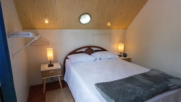 3 bedrooms, desk, iron/ironing board, travel crib