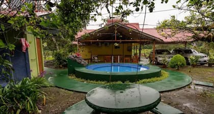 La JeyDa: Chalet with BBQ/Social area and Pool