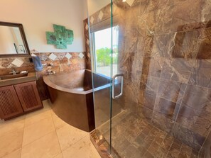 Combined shower/bathtub, jetted bath, hair dryer, towels