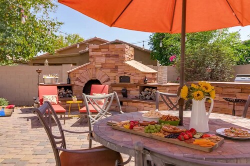 Beautiful 3 Bedroom Desert Oasis