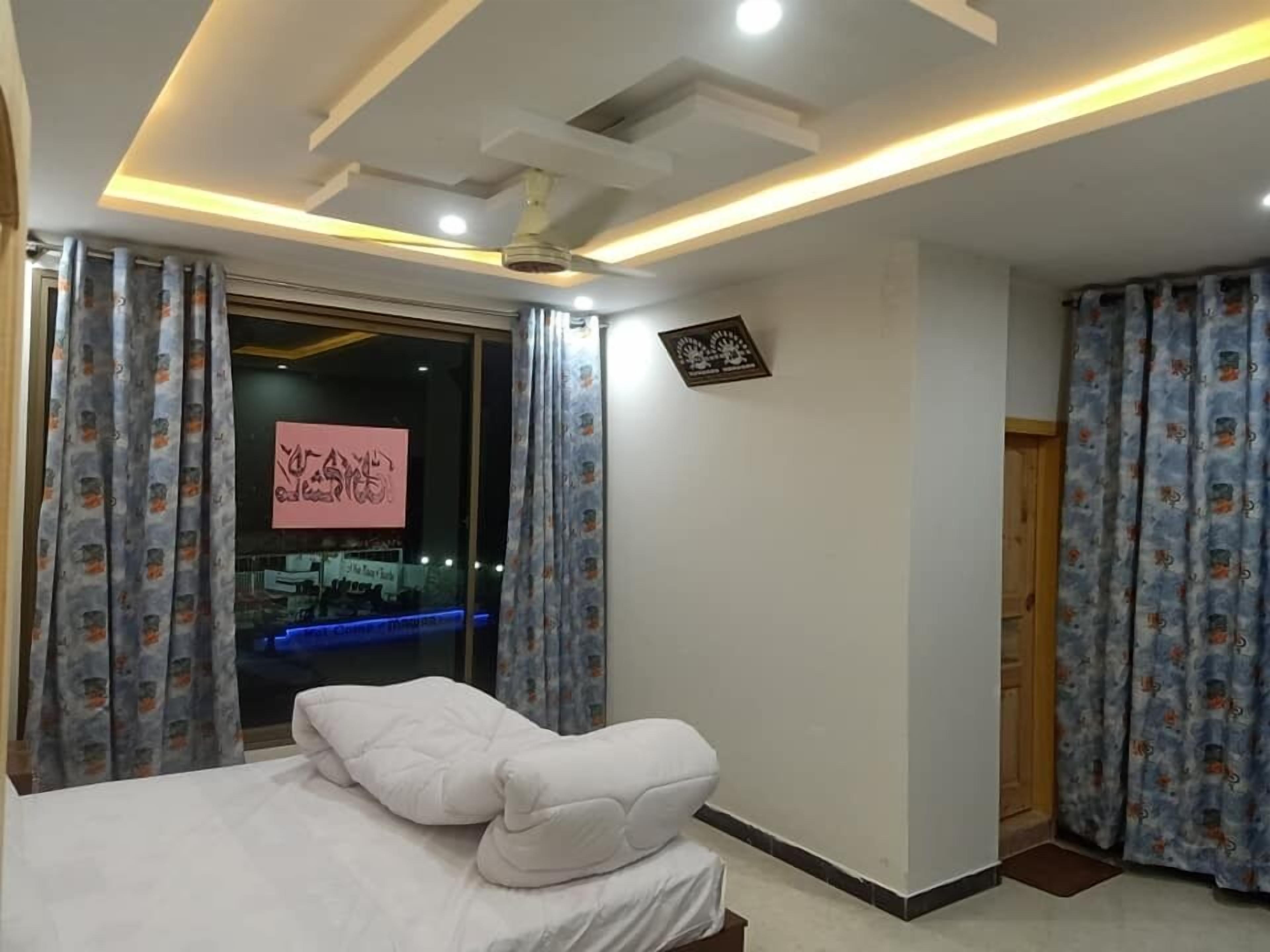 Habitación triple Deluxe | Wifi gratis y ropa de cama