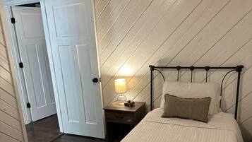 3 bedrooms, iron/ironing board, travel crib, free WiFi