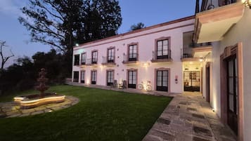 Fachada del alojamiento - Noche