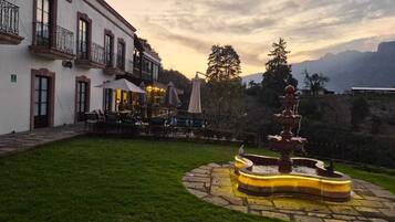 Kahden hengen standard-huone | Ylelliset vuodevaatteet, untuvapeitot, yksilöllisesti sisustettu