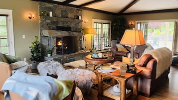 电视、壁炉、立体声音响、办公室