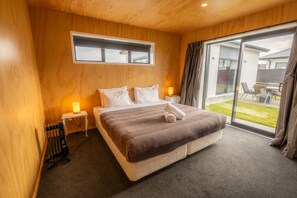 5 bedrooms, free WiFi, bed sheets