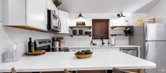 This house is a 2 bedroom(s), 1 bathrooms, located in Wichita, KS.