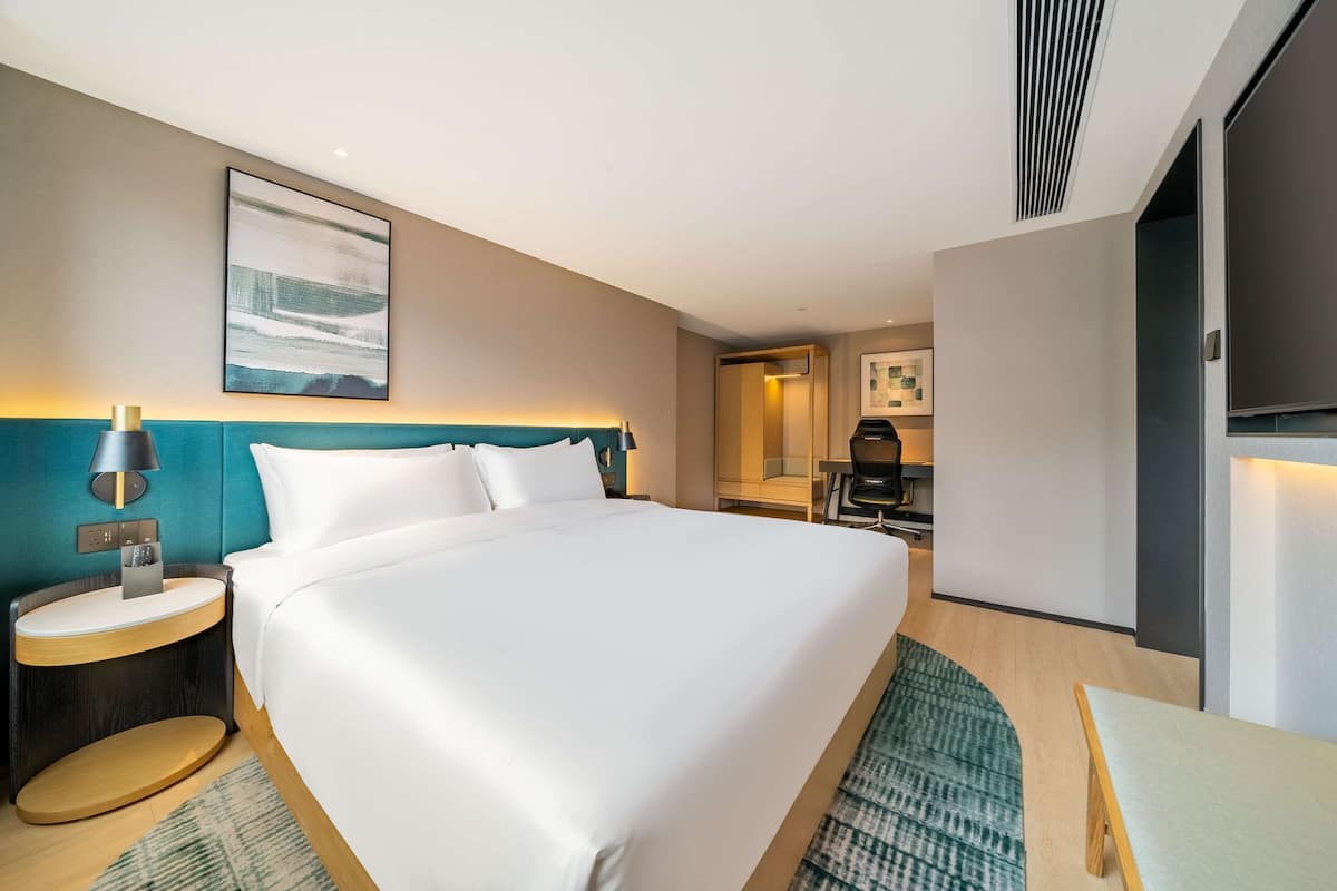 Suite, 1 camera da letto | Biancheria da letto di alta qualità, una scrivania, tende oscuranti