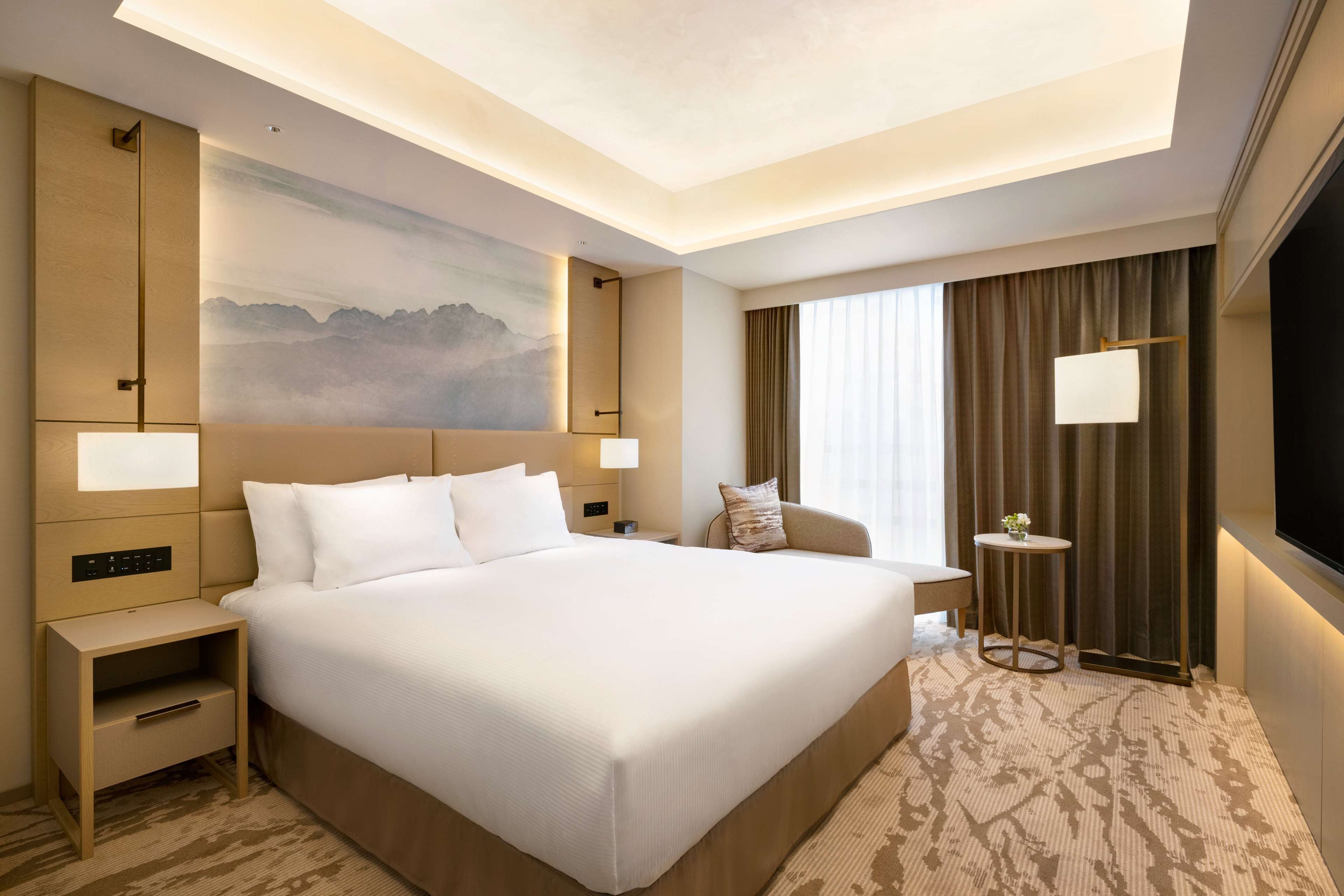 Deluxe Suite, 1 King Bed | Premium bedding, in-room safe, blackout drapes, iron/ironing board