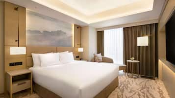 Deluxe Suite, 1 King Bed | Premium bedding, in-room safe, blackout drapes, iron/ironing board