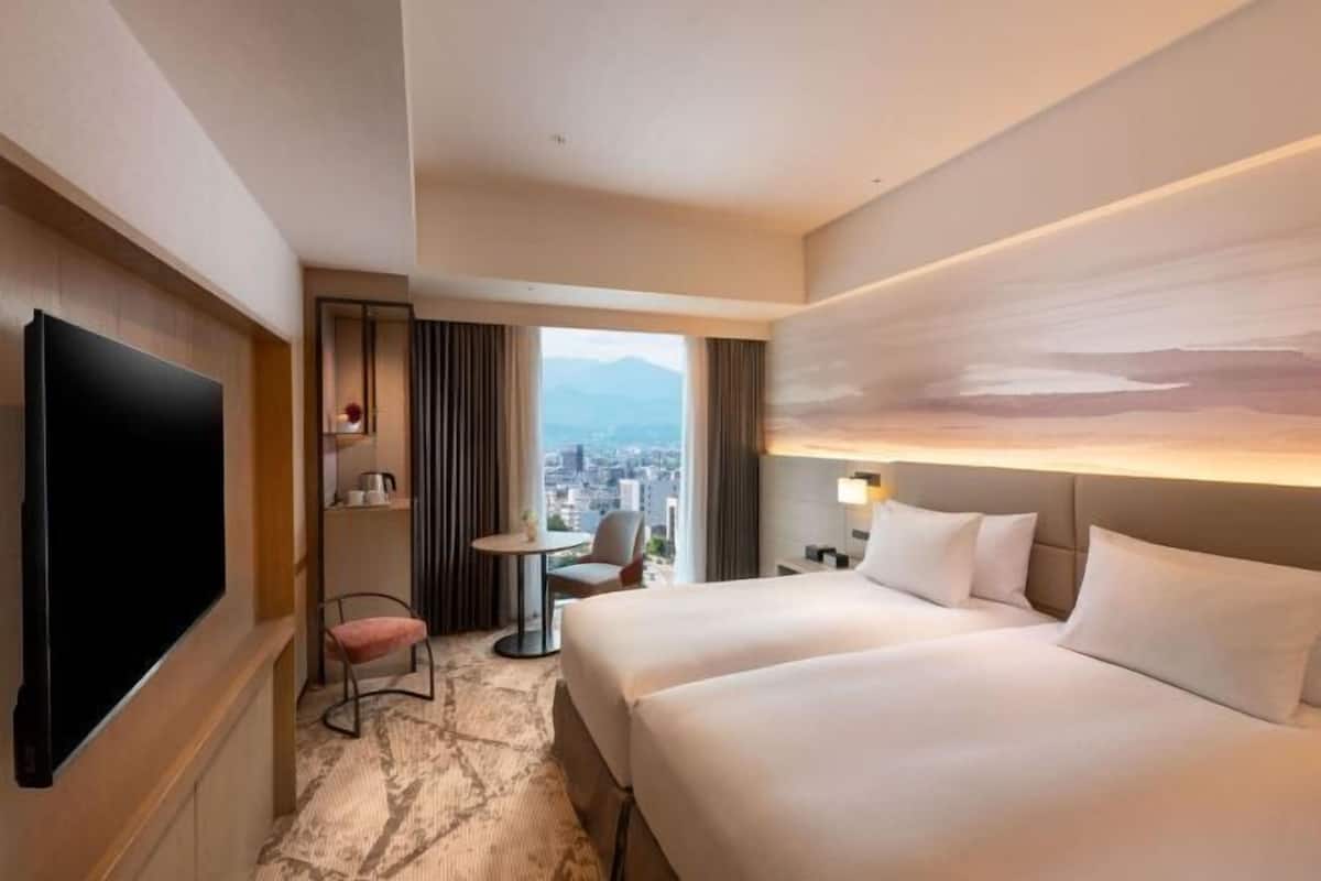 1 bedroom, premium bedding, in-room safe, blackout curtains