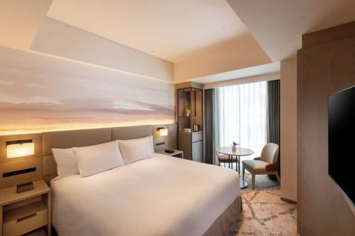 1 bedroom, premium bedding, in-room safe, blackout curtains