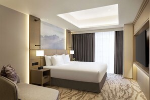 Premium Suite, 1 King Bed | Premium bedding, in-room safe, blackout drapes, iron/ironing board - DoubleTree by Hilton Toyama (Toyama)
